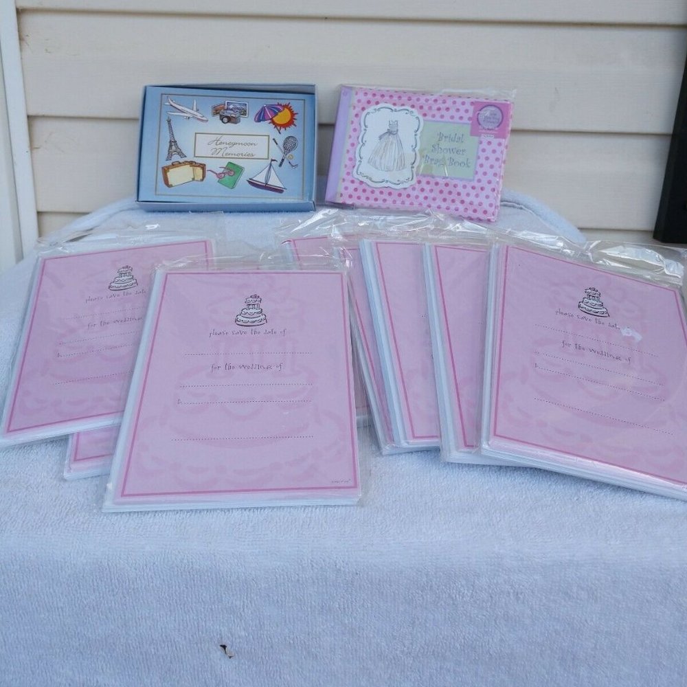 FREE WITH BUNDLE oy buy $5.00 🩷WEDDING INVITATIONS/BRIDAL BRAG BOOK NEW